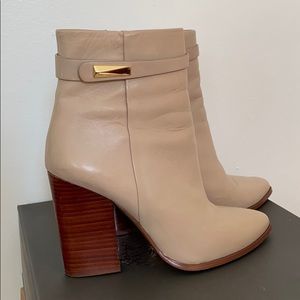 VINCE CAMUTO NUDE LEATHER ANKLE BOOTIES SZ 8.5